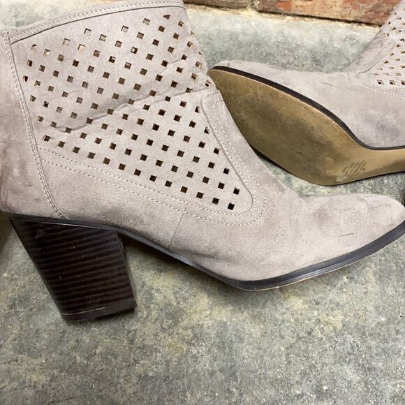 Kaari Blue Karin Grey Perforated Heel Ankle Bootie Size 8 - Picture 11 of 13